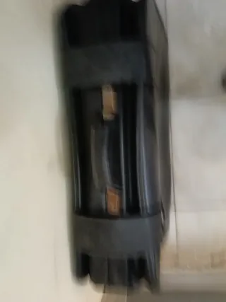 Maleta de viaje de piel negra