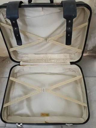 Maleta de viaje de piel negra