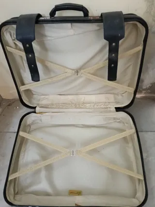 Maleta de viaje de piel negra