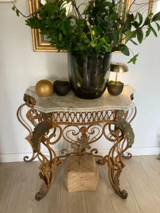 Mesa recibidor mármol y metal 64x45x75