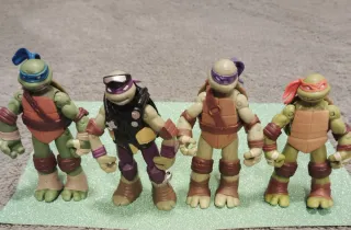 Lote de 4 Figuras Tortugas Ninja.