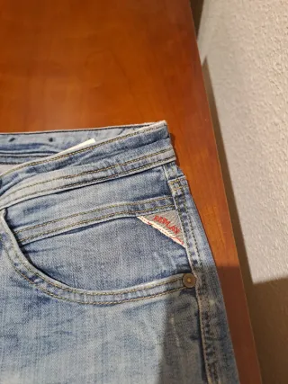 Pantalón vaquero REPLAY desgastado T.28