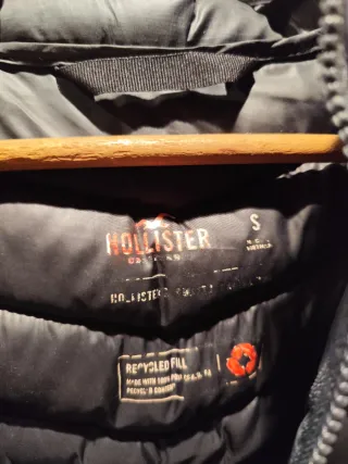 Chaqueta Ligera Hollister Negra con Capucha