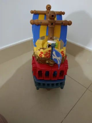 Barco Pirata con Muñecos