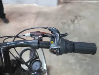 Bicicleta de montaña negra