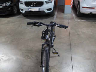 Bicicleta de montaña negra