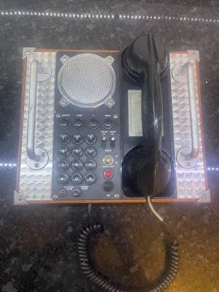 Teléfono Antiguo Negro y Plateado