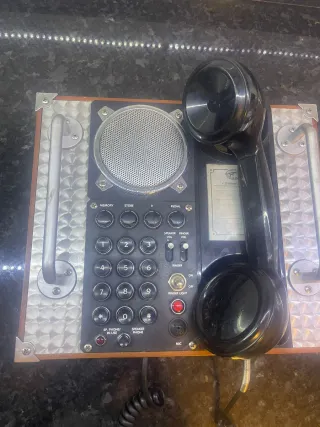 Teléfono Antiguo Negro y Plateado