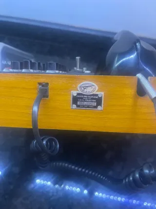 Teléfono Antiguo Negro y Plateado