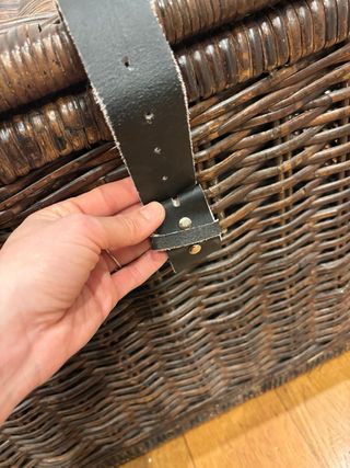 Baúl de mimbre rústico para almacenamiento