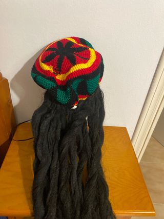 Gorro con peluca rastafari