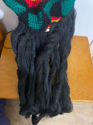 Gorro con peluca rastafari