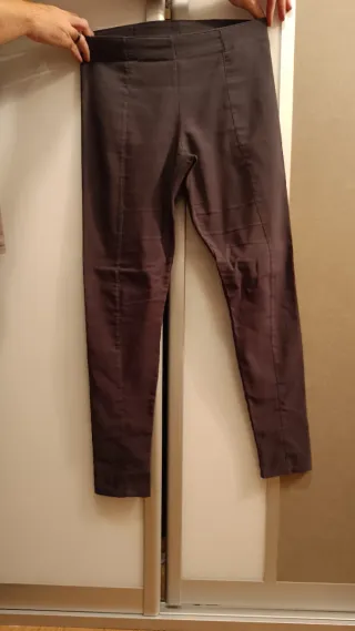 Pantalones grises ajustados