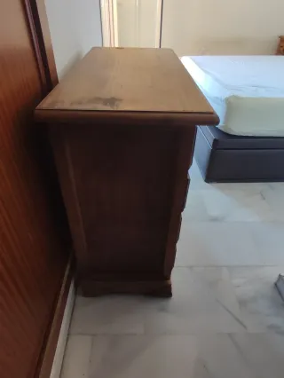 Cómoda de madera con 5 cajones