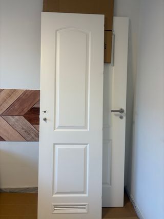 Puerta interior blanca vivienda