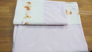 Sábanas individuales y mantitas sofa.