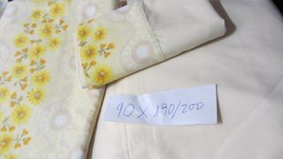 Sábanas individuales y mantitas sofa.