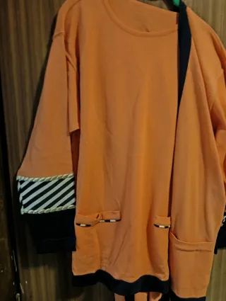 2 Cardigan arancione con bordi blu