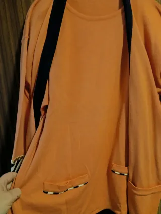 2 Cardigan arancione con bordi blu