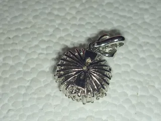 Colgante Flor con Piedras Verdes y Blancas