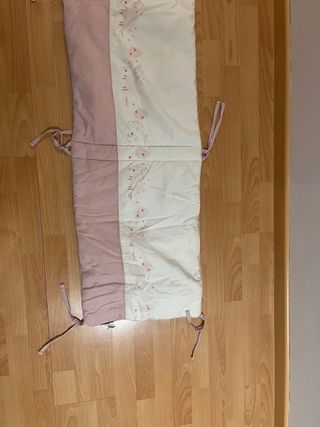 Protector de cuna rosa y blanco 60x120