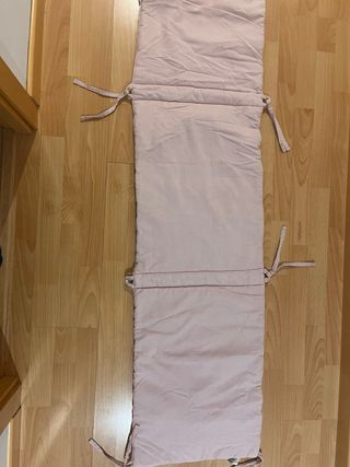Protector de cuna rosa y blanco 60x120