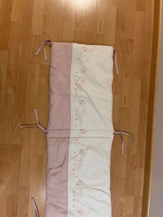 Protector de cuna rosa y blanco 60x120