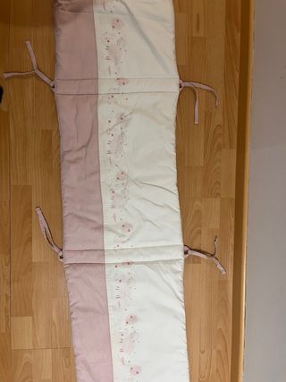 Protector de cuna rosa y blanco 60x120