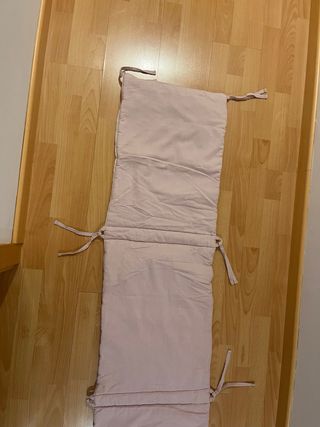 Protector de cuna rosa y blanco 60x120