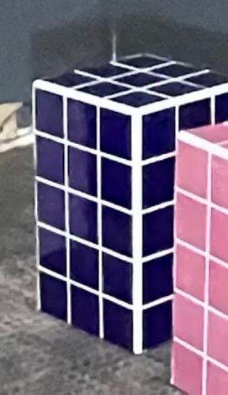 Mesa auxiliar azulejos azul y rosa