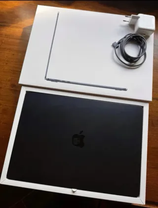 MacBook Air 15 M3 16GB RAM / 512GB SSD