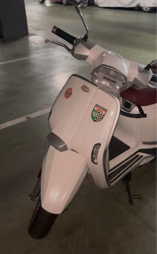 Lambretta V125 Special Blanca