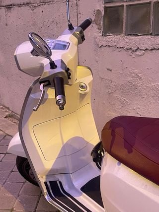 Lambretta V125 Special Blanca