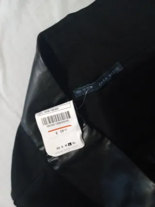 Falda Zara Talla L efecto piel