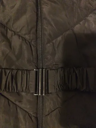 Chaleco Zara negro acolchado cinturón