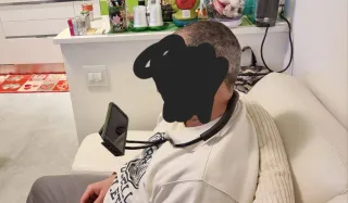 Supporto collo/tavolo per smartphone