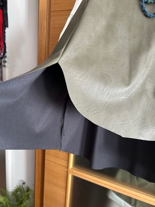 Chaleco/vestido polipiel verde con collar