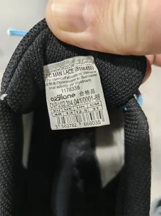 P.Zapatillas Artemgo Blancas y Azules, del 48.