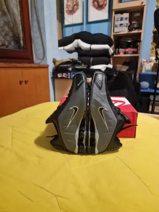 Nike Shox R4 Scarpe Uomo Nero Grigio