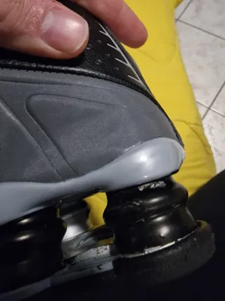 Nike Shox R4 Scarpe Uomo Nero Grigio