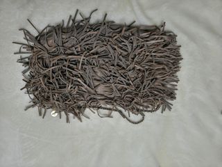 Bolso de flecos con cadena y cierre dorado