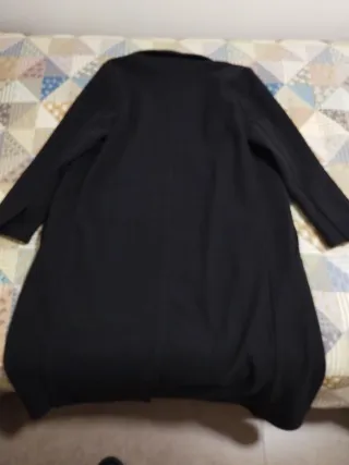 Elegante abrigo largo de invierno unisex negro