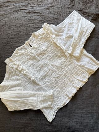 Blusa blanca con volantes