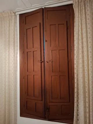 2 Ventanas de madera clásicas antiguas