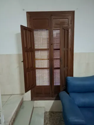2 Ventanas de madera clásicas antiguas