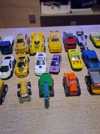 Lote de coches de juguete