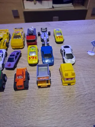 Lote de coches de juguete