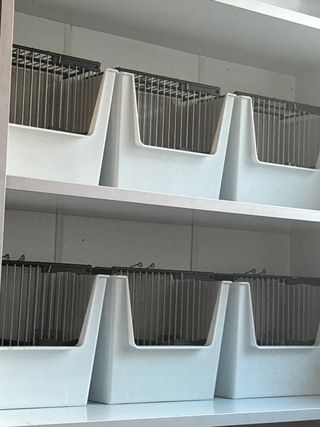 Gabbie e armadietti in buone condizioni