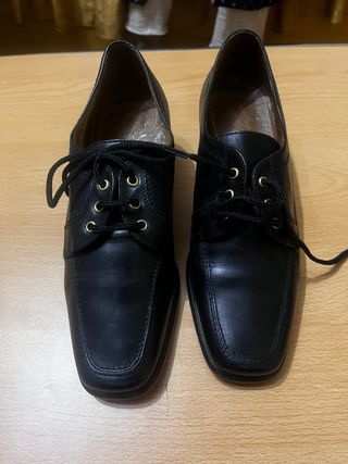 Zapatos de vestir negros con cordones