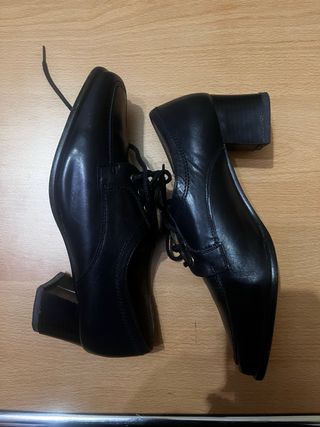 Zapatos de vestir negros con cordones